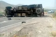 واژگونی کامیون، خودروی سواری را له کرد!+عکس