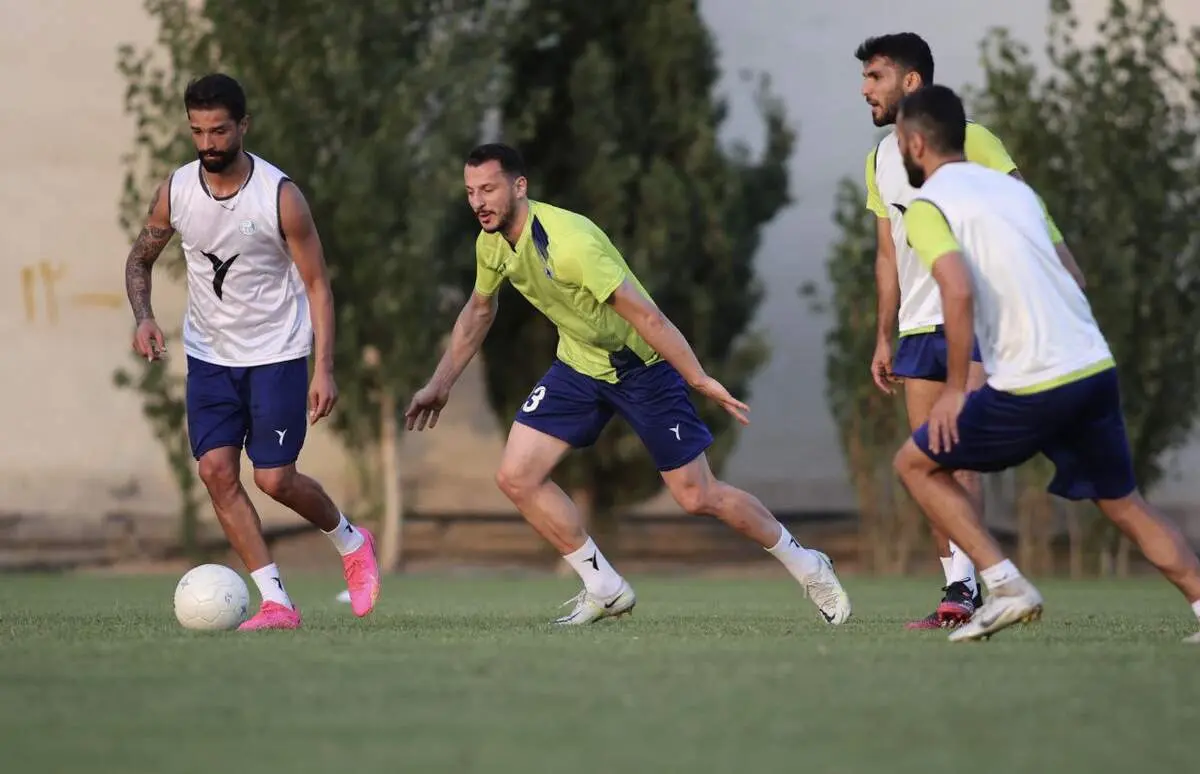 زمان اولین بازی استقلال با یک تیم لیگ برتری