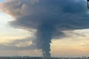 اولین تصاویر از آتش‌سوزی مهیب در شرکت کاله