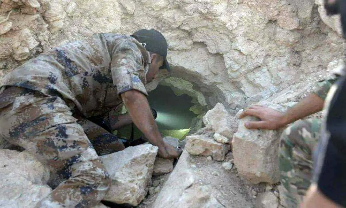 کشف تونلها و مخفیگاههای داعش به طول بیش از ۵۰ متر و عرض ۱۰۰ سانتی متر + عکس