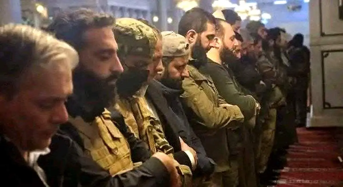 اقامه نماز جماعت ابومحمد الجولانی در مسجد اموی پس از سقوط بشار اسد + ببینید 