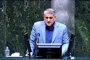 فیلمی که بنده در حال دادن کارت هدیه هستم را تأیید می‌کنم 