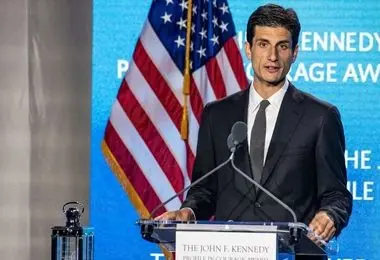 نوه این سیاستمدار هم وارد عرصه سیاسی شد + عکس 