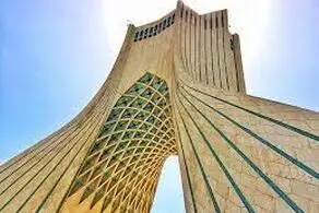 مرد کرجی با ساخت برج‌ ازادی در وسط خانه اش حماسه ساز شد/ عکس

