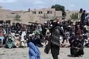تصاویر دلخراش از شلاق زدن بی‌رحمانه یک مادر توسط پسرش!+فیلم