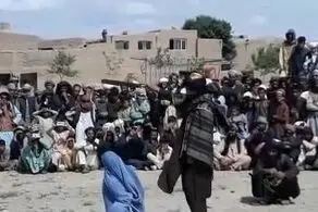 تصاویر دلخراش از شلاق زدن بی‌رحمانه یک مادر توسط پسرش!+فیلم