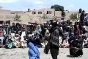 تصاویر دلخراش از شلاق زدن بی‌رحمانه یک مادر توسط پسرش!+فیلم