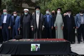 روایتی کوتاه از حاشیه اقامه نماز بر پیکر مرحوم دعایی توسط رهبری