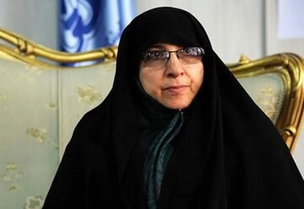 زن فعال سیاسی که شوهر روحانی‌اش به پیشانی او بوسه زد 