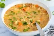 چگونه سوپ برنج و مرغ را با نیم دانه درست کنیم؟