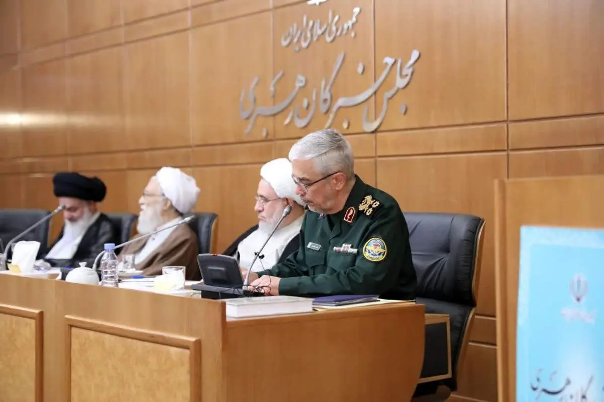 مدیریت رهبری به نحوی بود که آمریکا با هزینه نزدیک به ۱۰ هزار میلیارد دلار مجبور به تخلیه از عراق و افغانستان شد