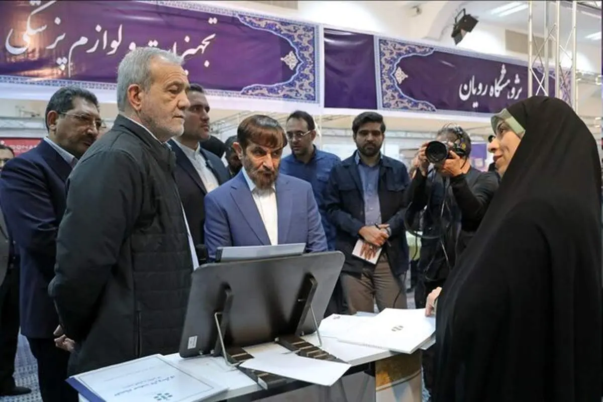بازدید رئیس جمهور از نمایشگاه پیشگامان پیشرفت