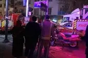 التماس مادر و پسر یکی از آتش نشانان حاضر در خیابان بهار + عکس