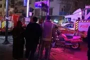 التماس مادر و پسر یکی از آتش نشانان حاضر در خیابان بهار + عکس
