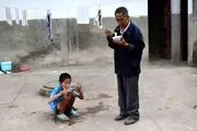 قل و زنجیر شدن پسر 17 ساله در حیاط خانه!+عکس