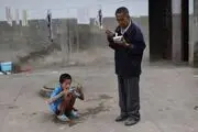 قل و زنجیر شدن پسر 17 ساله در حیاط خانه!+عکس