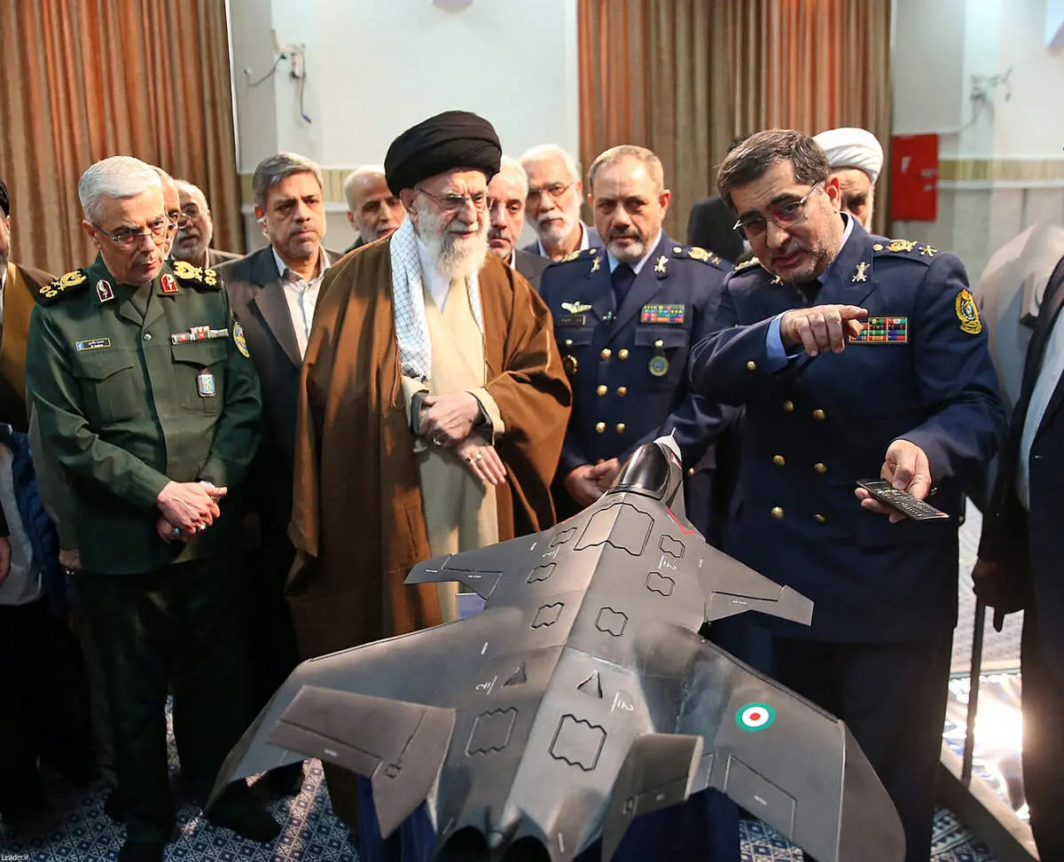 جدیدترین جنگنده سپاه پاسداران در محضر رهبر انقلاب نمایش داده شد + عکس 