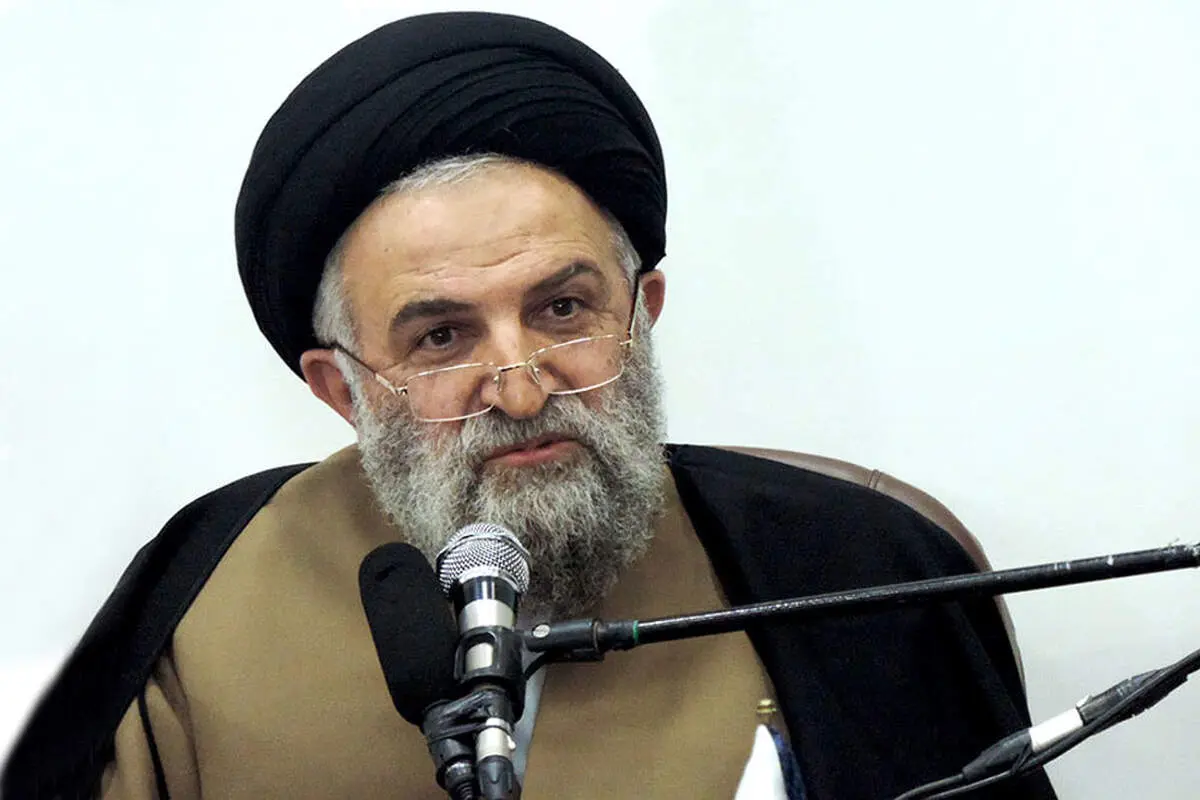 آیت الله غروی: برخی خانم‌ها حتی شلوار هم نمی‌پوشند