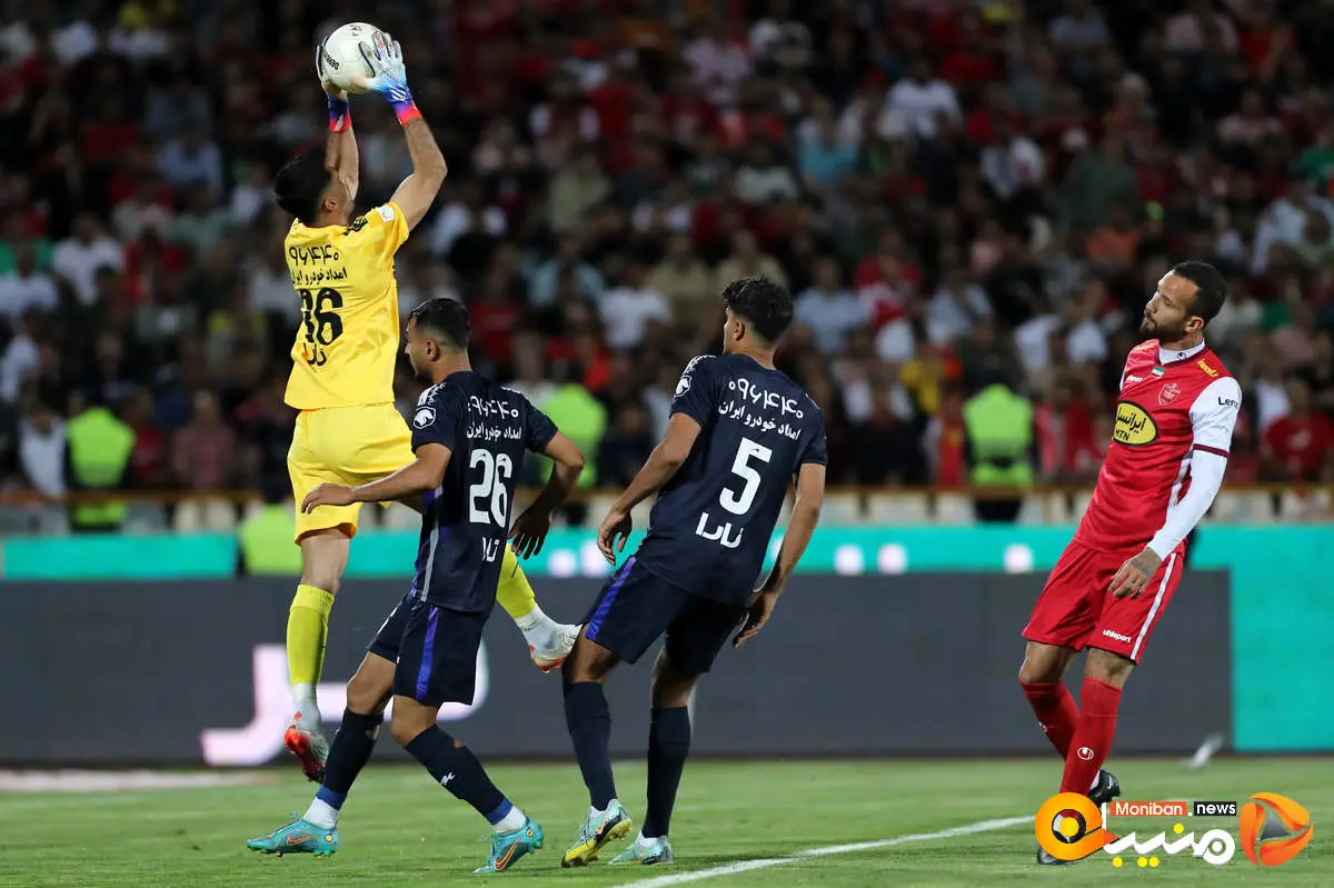 تقلب گلر استقلالی مقابل پرسپولیس بی جواب ماند!