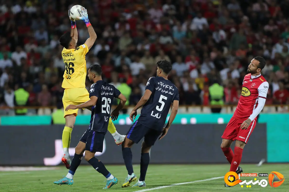 تقلب گلر استقلالی مقابل پرسپولیس بی جواب ماند!