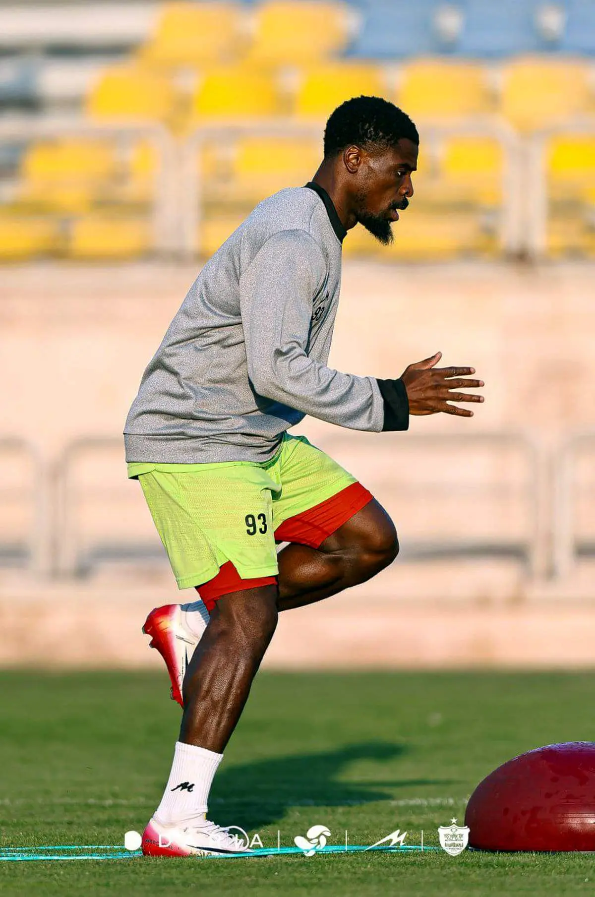 اوریه در بازی با استقلال خوزستان هم حاشیه ساز شد!