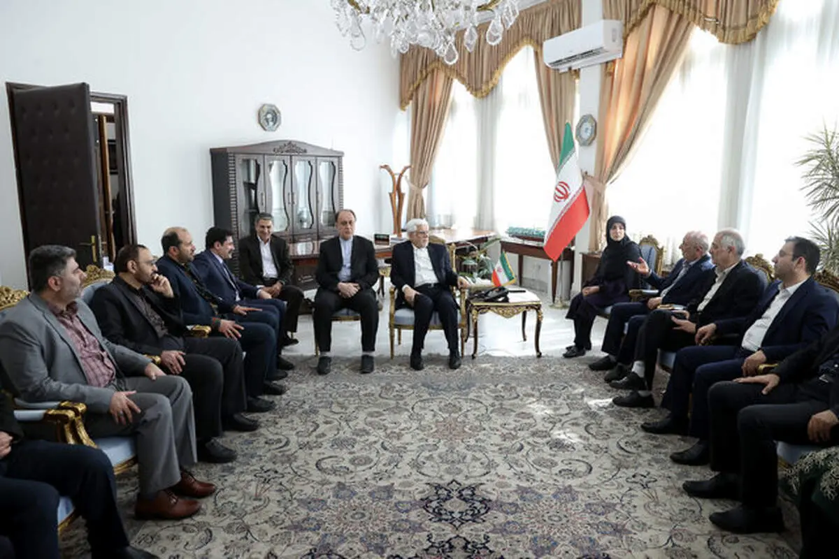 دیدار نوروزی جمعی از وزرا با محمدرضا عارف
