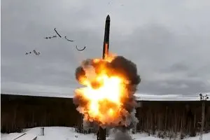 موشک خرمشهر حساب ناوهای لینکلن و فورد را می‌رسد