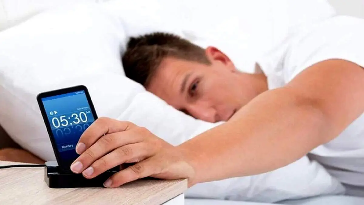 هرگز صبح‌ها بعد از زنگ خوردن ساعت، دوباره نخوابید

