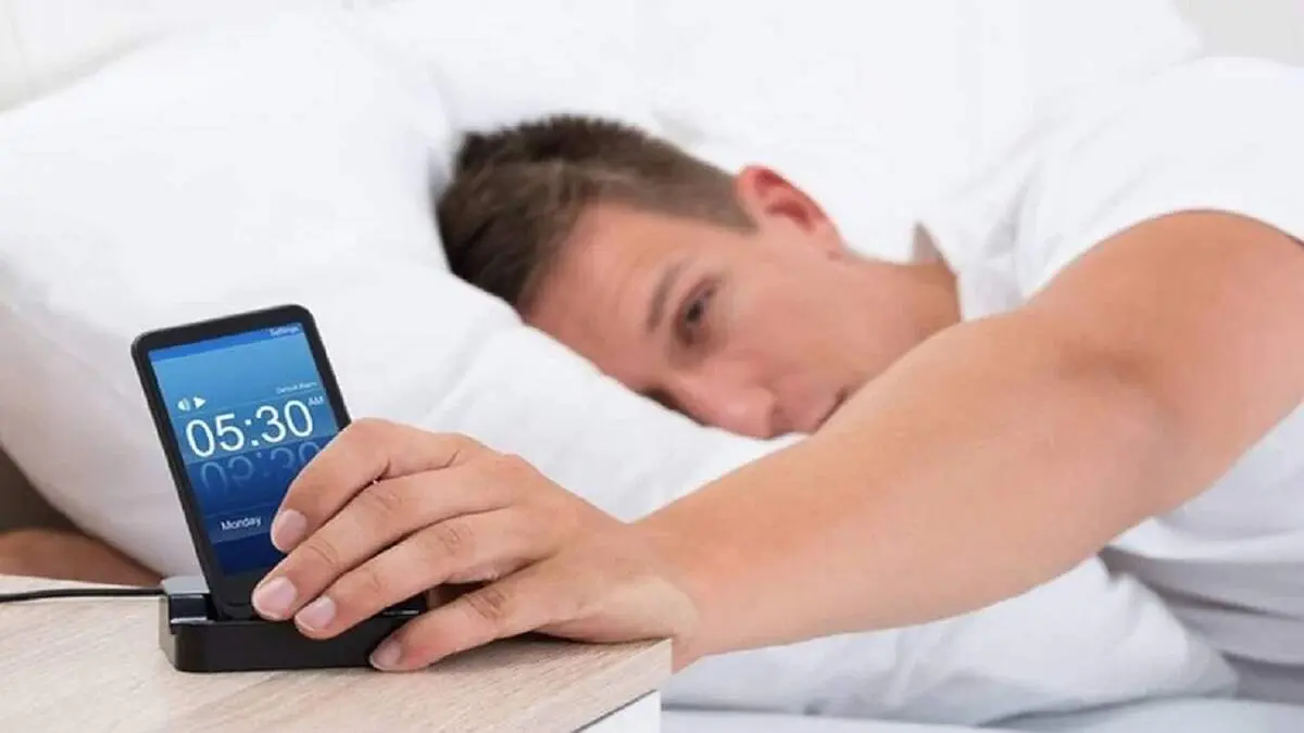 هرگز صبح‌ها بعد از زنگ خوردن ساعت، دوباره نخوابید

