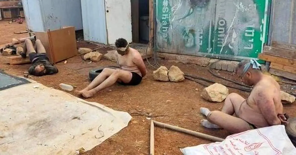 تصاویر تکان دهنده: از سوزاندن سیگار بر بدن تا برهنه کردن! + عکس