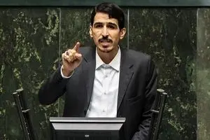 چرا اسامی نمایندگانی که سه بار غیبت غیر موجه در یک ماه داشتند در روزنامه درج نشده است؟  