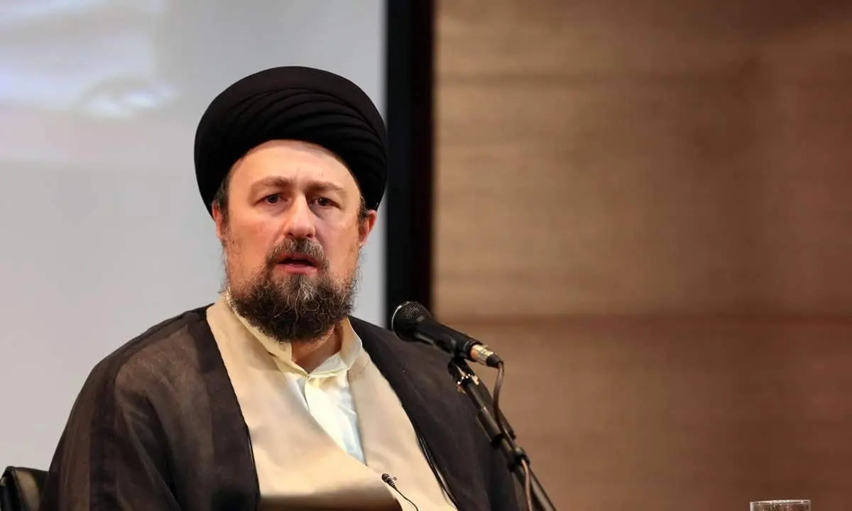 تصاویر اشک ریختن سید حسن خمینی در مراسم ختم پدر همسرش + ببینید 