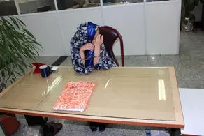 حمله وحشیانه زن زورگیر به 2 زن در آسانسور / پولش را برای درمان ناباروری می‌خواستم