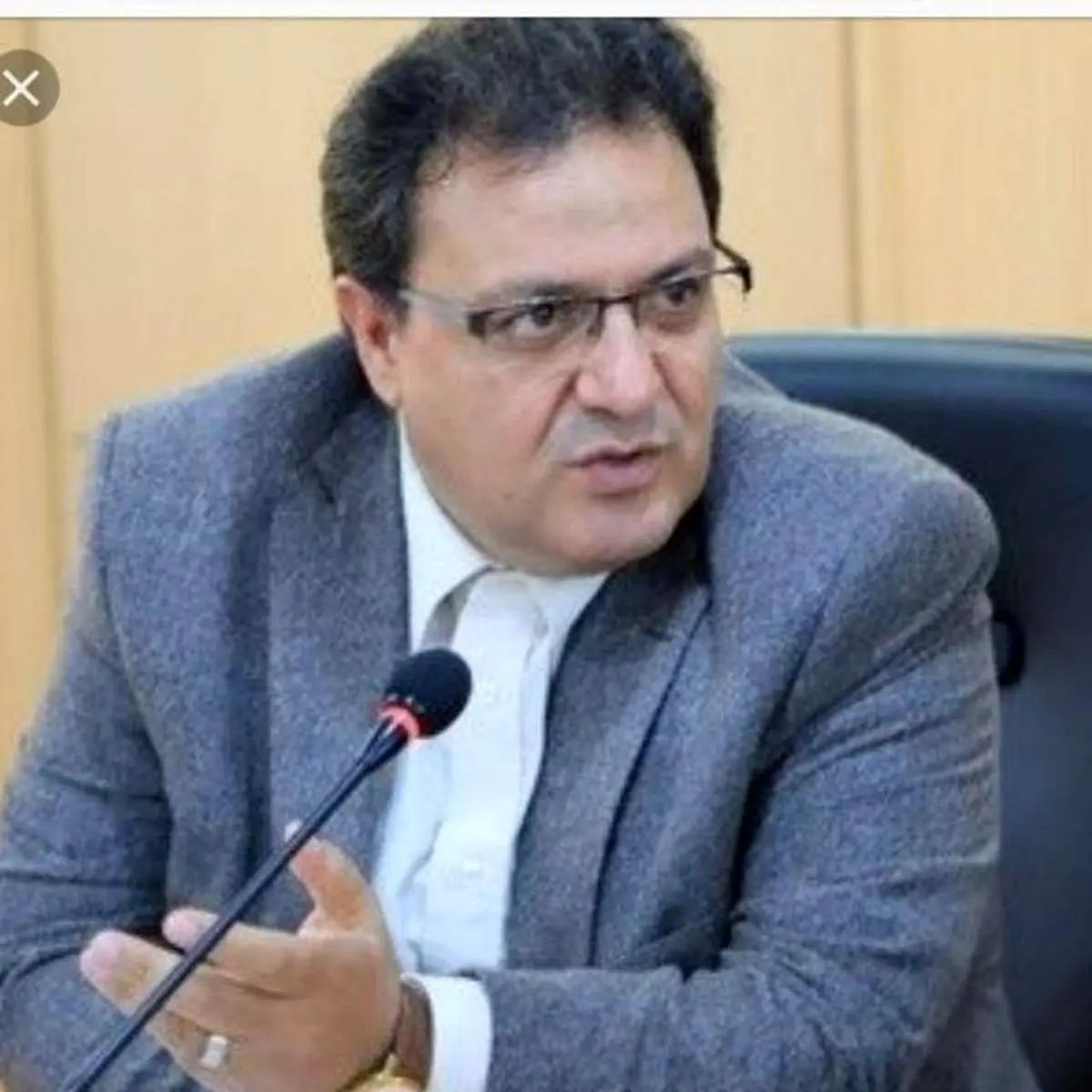 قادر باستانی در سوگ پدر نشست