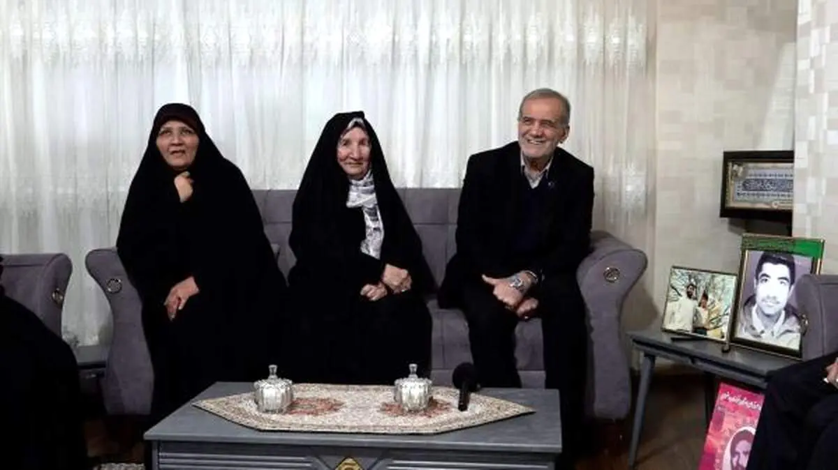 دیدار پزشکیان با خانواده ۳ شهید بجنوردی
