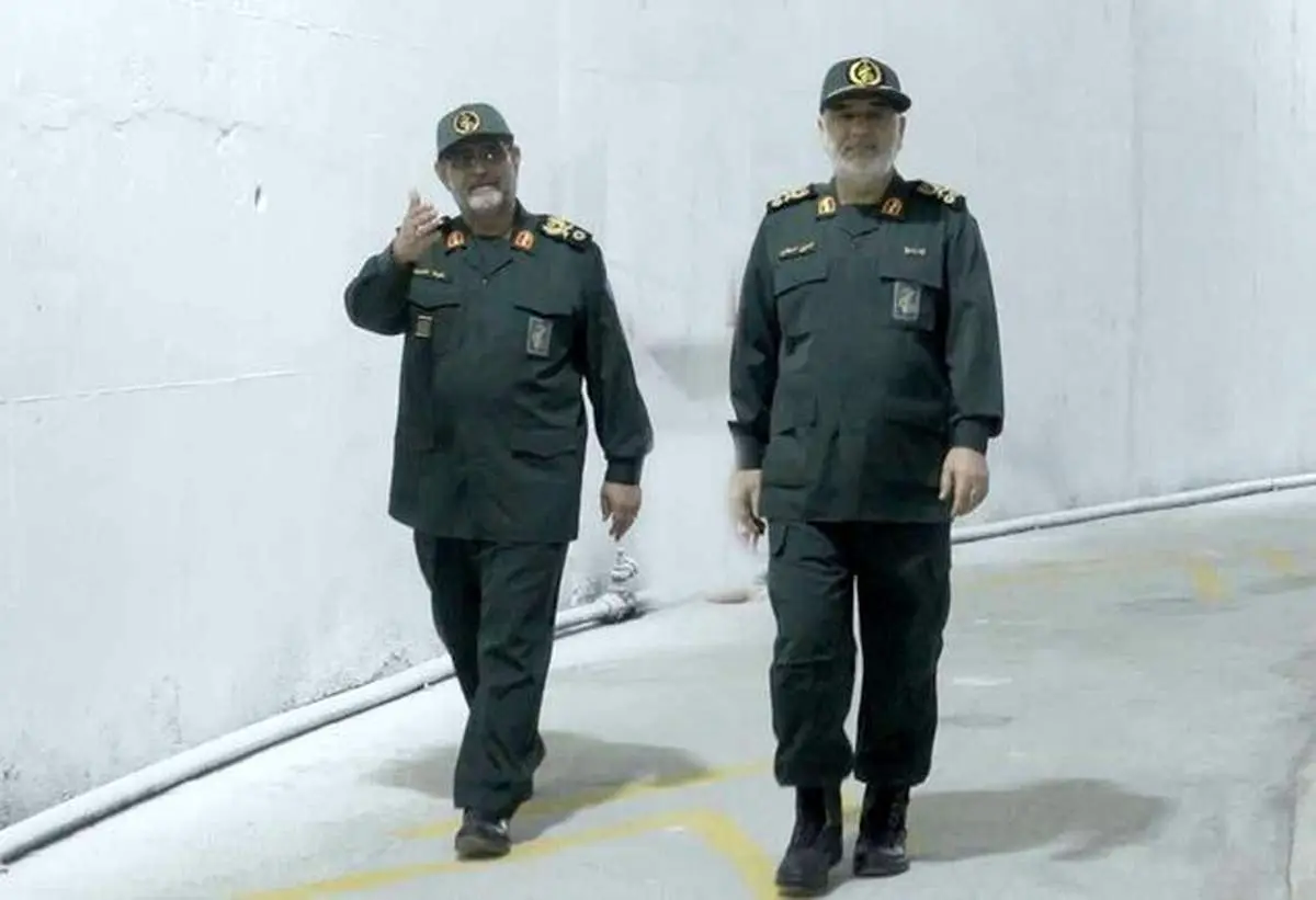 سردار سلامی و سردار حاجی زاده در یک پایگاه زیرزمینی 