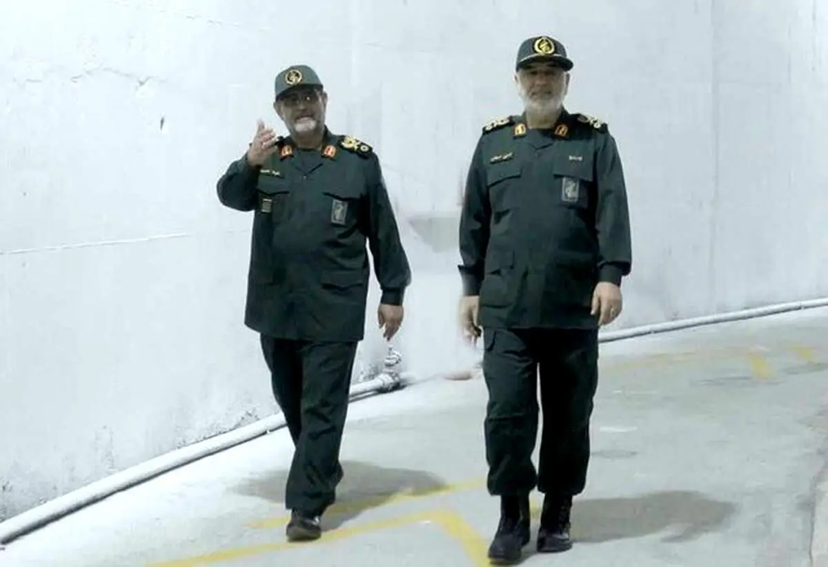 سردار سلامی و سردار حاجی زاده در یک پایگاه زیرزمینی 