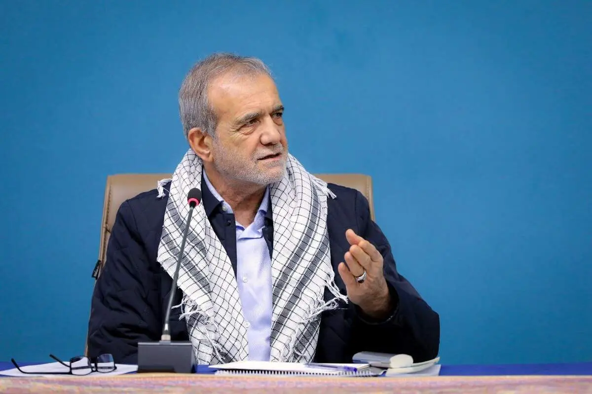 امروز قدردانی از خون شهدا در تلاش برای رفع مشکلات کشور و خدمت به مردم است 