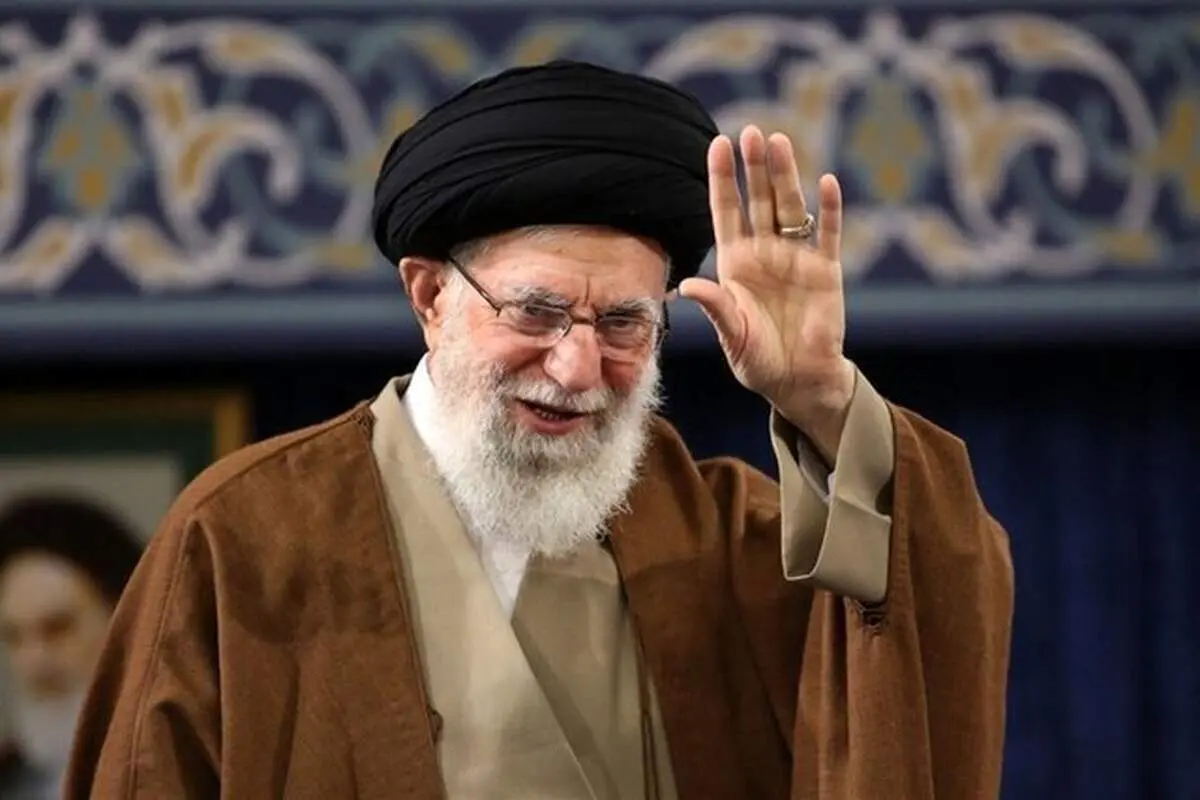 ورود رهبر معظم انقلاب به مصلی تهران برای اقامه نماز عید فطر 