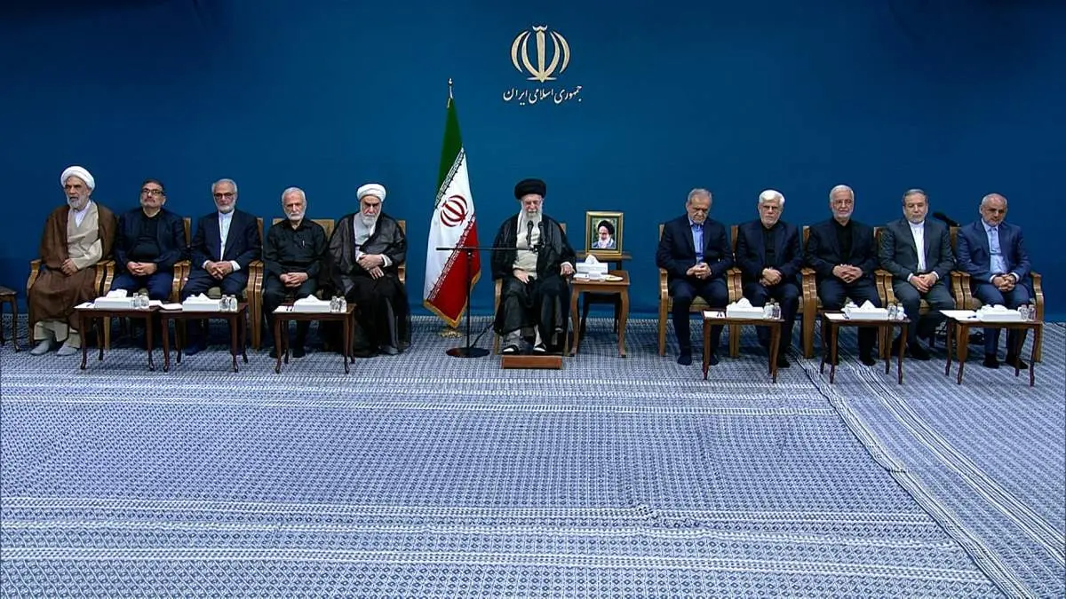 دیدار رئیس جمهور و اعضای هیئت دولت چهاردهم با رهبر انقلاب اسلامی