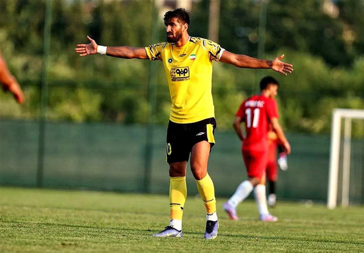 مغانلو در تیررس پرسپولیس؛ پیشنهاد ۷۰۰ هزار دلاری به زوج قائدی!
