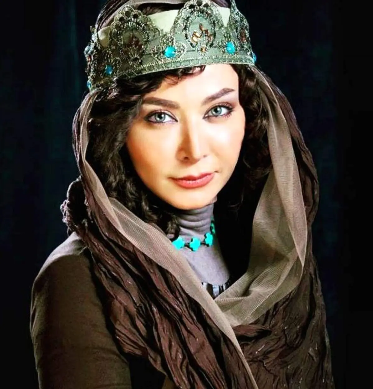   بعد از داریوش مهرجویی و همسرش یک بازیگر زن تهدید به قتل شد