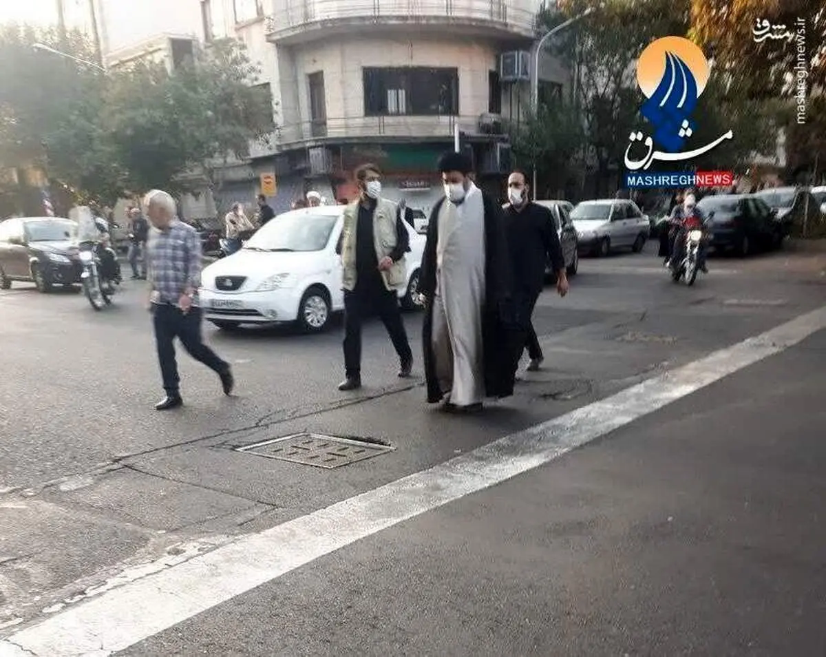 عکس دیده نشده از فرزند رهبری در خیابان+ببینید