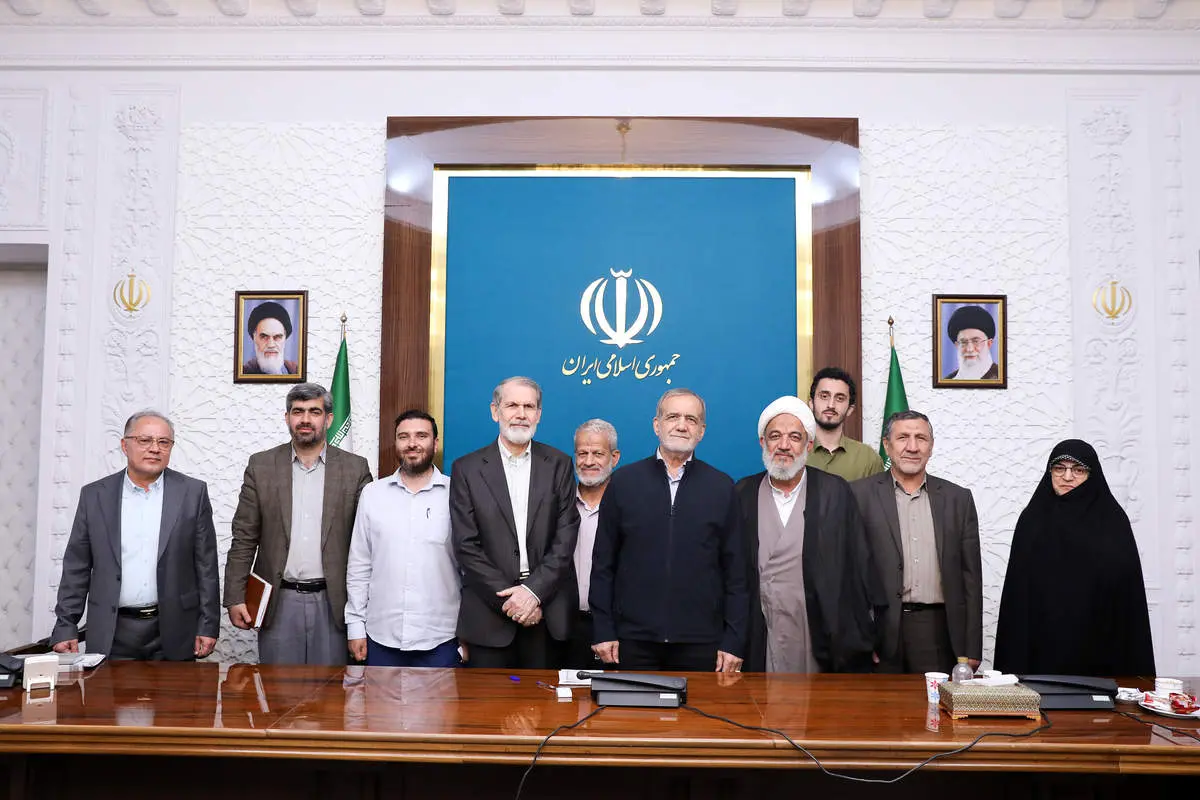 برای حل چالشهای اجتماعی نباید به گونهای رفتار کنیم که مردم تصور کنند ما دشمن آنها هستیم/ از ابتدا به هیچ کس وعده پست و مقام ندادیم