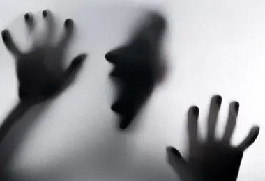 راننده پژو ۴ زن را آزار جنسی داد و در بیابان رها کرد!