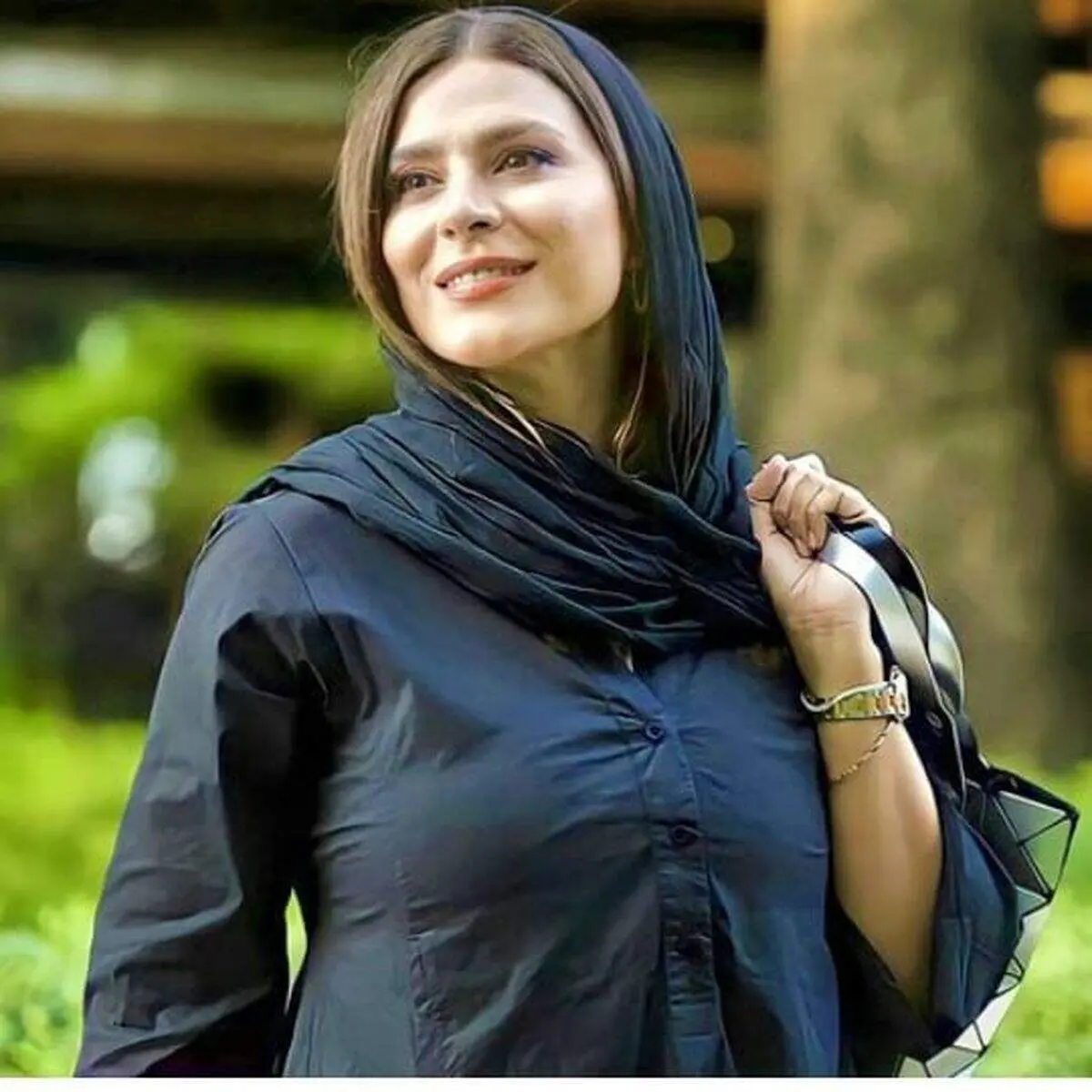 سحر دولتشاهی با این عکس همه را غافلگیر کرد/ این ماشین همایون است؟/ تصویر