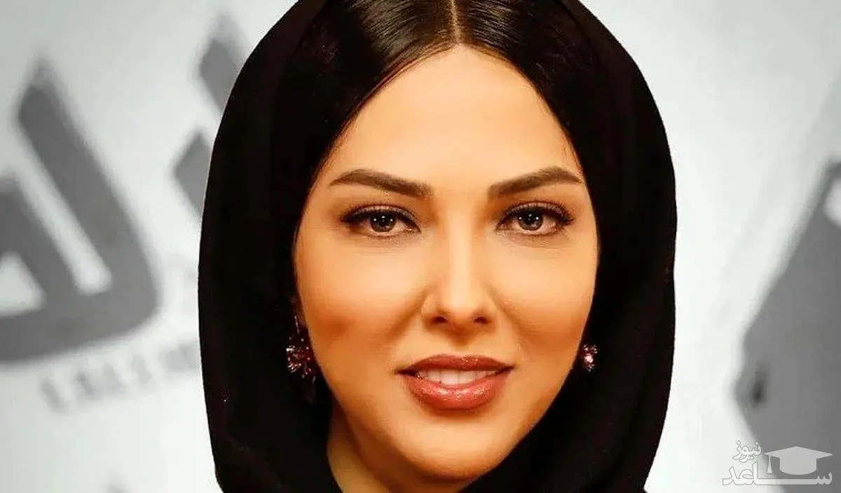 عکس غافلگیرکننده| روسری بازیگر معروف زن را باد برد/ آرایش غلیظ و زننده «لیلا اوتادی» همه را متعجب کرد!