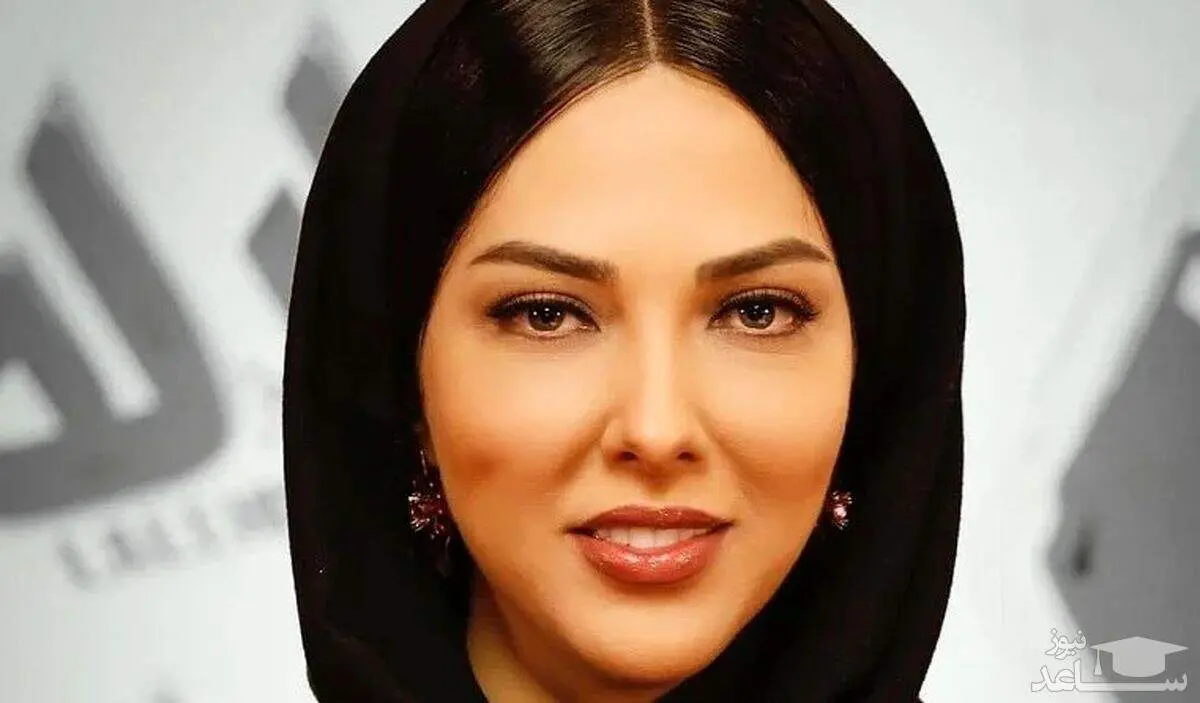 عکس غافلگیرکننده| روسری بازیگر معروف زن را باد برد/ آرایش غلیظ و زننده «لیلا اوتادی» همه را متعجب کرد!
