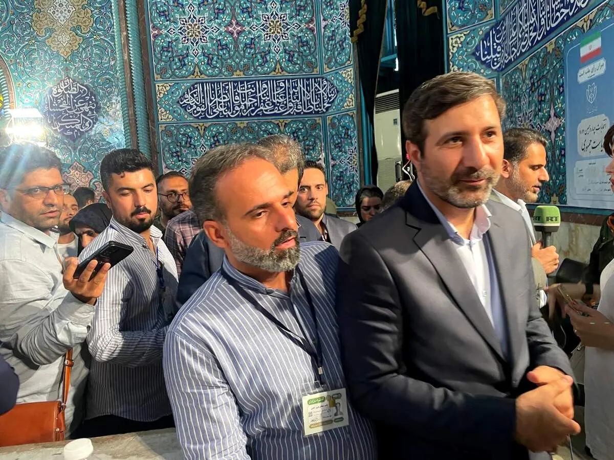 طحان نظیف به حسینیه ارشاد رفت 