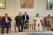 لحظه ورود سرلشکر باقری به عمان+عکس